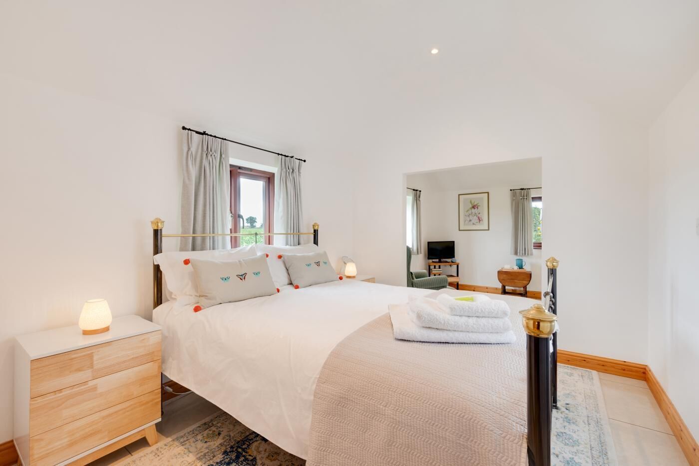 مكواة/لوح كي وواي فاي مجانًا وملاءات أسرّة