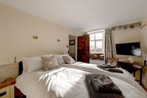 Iron/ironing board, free WiFi, bed sheets - 6 Bed in Bacton (oc-1836) (Bacton)