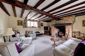 TV - 6 Bed in Bacton (oc-1836) (Bacton)