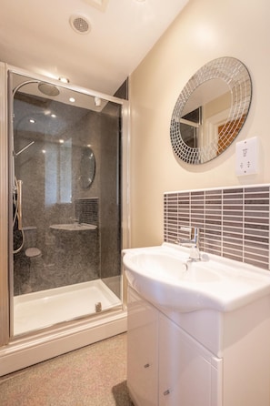 Hair dryer, towels - 4 Bed in Chathill (oc-nb1963) (Ellingham)