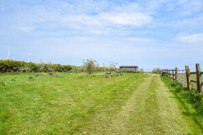 Property grounds - 2 Bed in Dunnington (oc-s34137) (Dunnington)