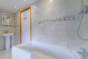 Towels - 2 Bed in Dunnington (oc-s34137) (Dunnington)