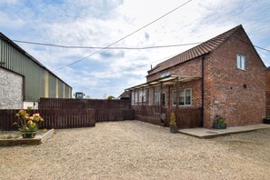Exterior - 2 Bed in Dunnington (oc-s34137) (Dunnington)