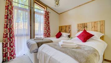 3 bedrooms, iron/ironing board, free WiFi, bed sheets