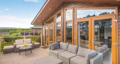 3 Bed in Whitby (oc-wa057)