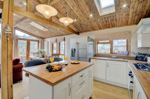 3 Bed in Whitby (oc-wa057)