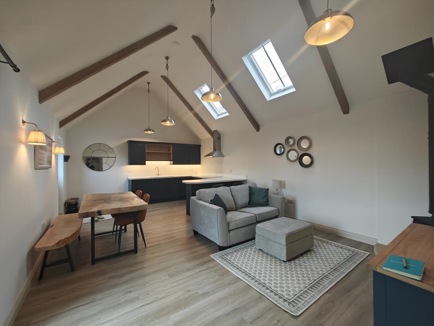 Televisión y chimenea 