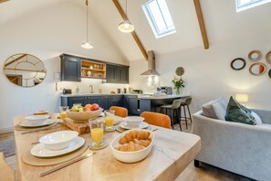 Dining - 1 Bed in Castleton (oc-t34011) (Castleton)