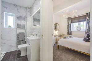 Iron/ironing board, free WiFi, bed sheets - 2 Bed in Snape (oc-12sf) (Snape)
