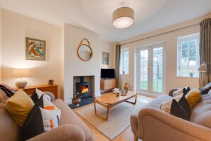 TV, fireplace - 3 Bed in Southwold (oc-marl) (Southwold)