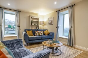 TV, fireplace - 2 Bed in Castleton (oc-p34012) (Castleton)