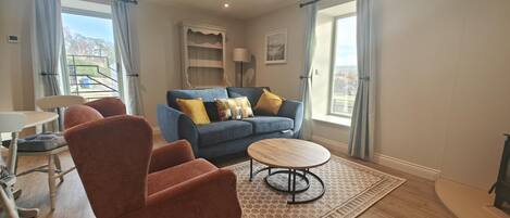 Televisión y chimenea