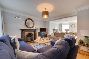 TV - 4 Bed in St. Ives (oc-uppcr) (St Ives)
