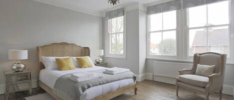 Iron/ironing board, free WiFi, bed sheets