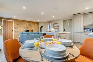 Dining - 2 Bed in Castleton (oc-f34013) (Castleton)