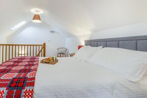 Iron/ironing board, bed sheets