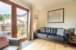 TV, fireplace - 2 Bed in Nr. Newby Bridge (oc-ld168) (Backbarrow)