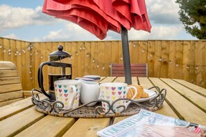 Outdoor dining - 3 Bed in Bala (oc-bow26) (Parc)