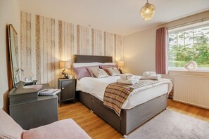 3 bedrooms, iron/ironing board, travel cot, free WiFi - 3 Bed in Bala (oc-bow26) (Parc)