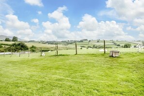 Property grounds - 3 Bed in Bala (oc-bow26) (Parc)