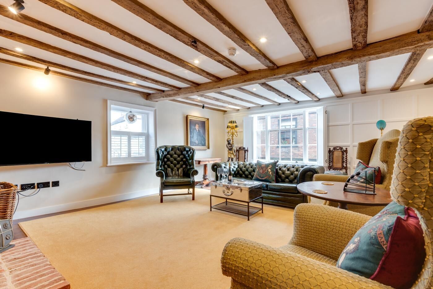 Televisión y chimenea 