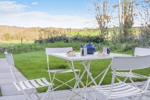 Outdoor dining - 3 Bed in Waberthwaite (oc-n34154) (Waberthwaite)