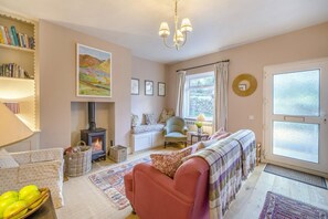 Fireplace - 3 Bed in Waberthwaite (oc-n34154) (Waberthwaite)