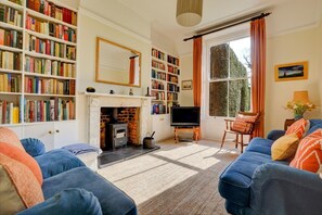TV, fireplace - 6 Bed in Lower Bodham (oc-1830) (Bodham)