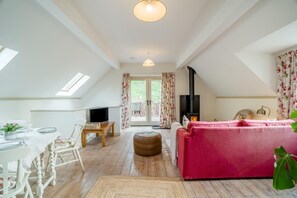 TV, fireplace - 2 Bed in Longhope (oc-n34144) (Longhope)