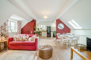 TV, fireplace - 2 Bed in Longhope (oc-n34144) (Longhope)