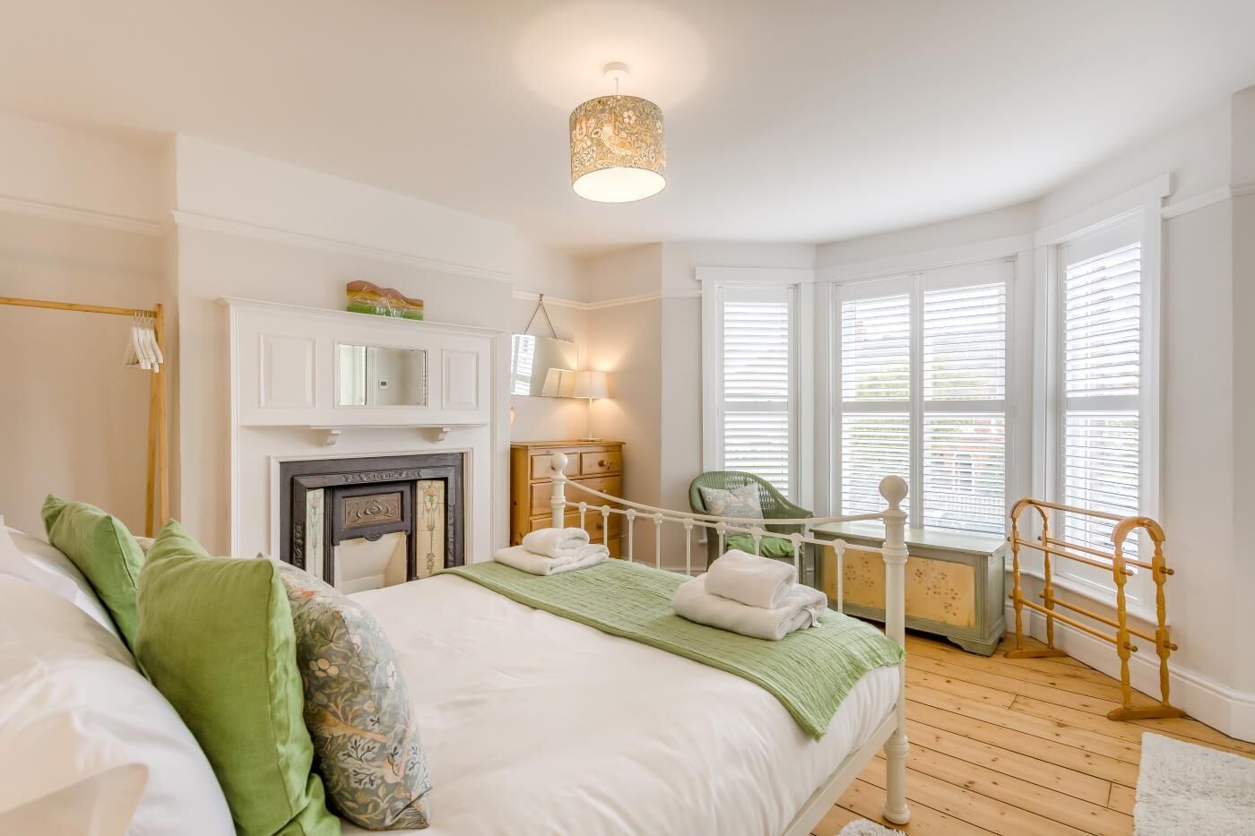 4 bedrooms, iron/ironing board, free WiFi, bed sheets