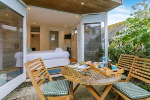 Outdoor dining - 3 Bed in St. Ives (oc-a34180) (St Ives)
