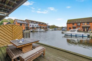 Outdoor dining - 4 Bed in Horning (oc-s34101) (Horning)