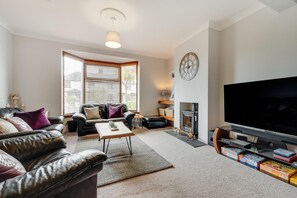 TV, fireplace - 3 Bed in Tenby (oc-pw1025) (Tenby)