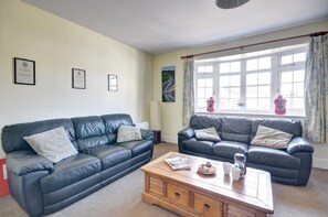 TV, fireplace - 3 Bed in Grosmont (oc-wa060) (Grosmont)
