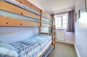 Iron/ironing board, free WiFi, bed sheets - 3 Bed in Grosmont (oc-wa060) (Grosmont)