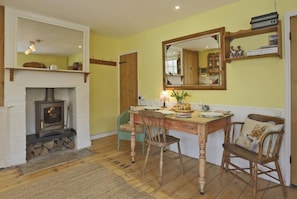 A cozy room with a fireplace, wooden furniture, and a mirror reflecting the room. - 2 Bed in Halesworth (oc-cpl) (Halesworth)