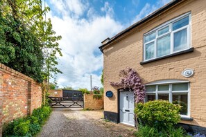 Exterior - 2 Bed in Halesworth (oc-cpl) (Halesworth)