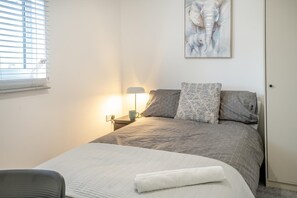 Iron/ironing board, free WiFi, bed sheets