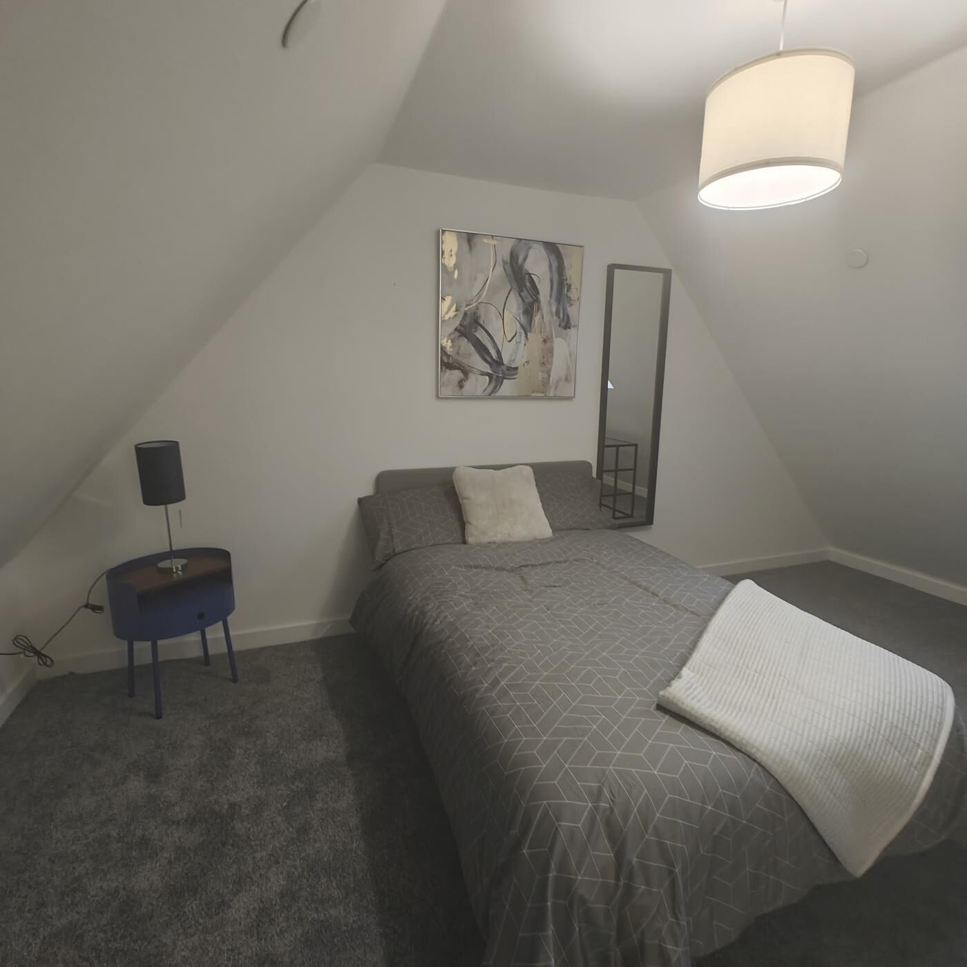 Iron/ironing board, free WiFi, bed sheets