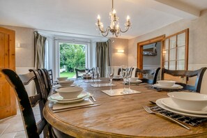 Dining - 5 Bed in Bramfield (oc-sftmh) (Bramfield)