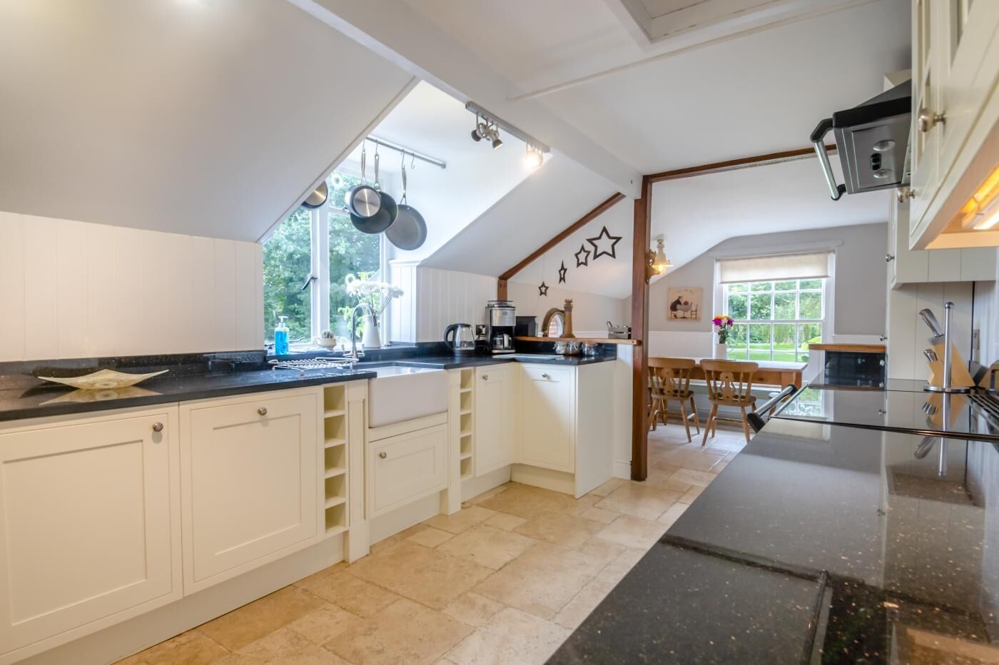Microwave, oven, dishwasher, high chair - 5 Bed in Bramfield (oc-sftmh) (Bramfield)