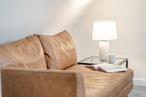 TV - 3 Bed in Newport (oc-p34124) (Newport)