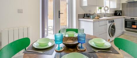 Ovn og kjøkkenutstyr