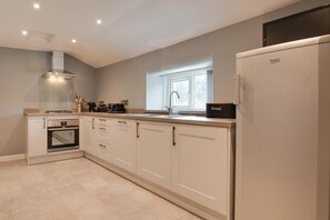 Microwave, oven, dishwasher, high chair - 2 Bed in Tregaron (oc-bow289) (Blaenpennal)