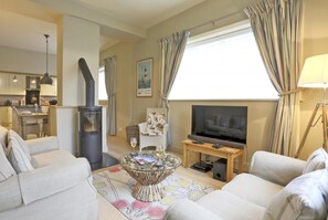 TV, fireplace - 2 Bed in Orford (oc-sfwco) (Orford)