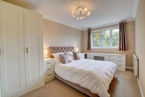 3 bedrooms, iron/ironing board, travel cot, free WiFi - 3 Bed in Orford (oc-sfncc) (Orford)