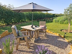 Outdoor dining - 1 Bed in Farnsfield (oc-s34109) (Farnsfield)