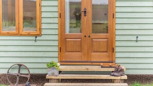 Exterior detail - 1 Bed in Farnsfield (oc-s34109) (Farnsfield)
