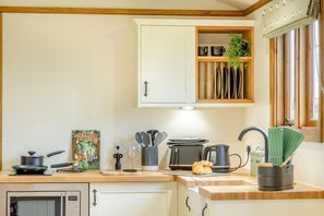 ميك روويف، فرن، مستلزمات طهي/أطباق/أوعية